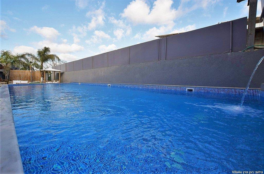 אחוזת וניש המתחם החיצוני, אחוזת וניש, וילה  בעזריקם וילות - Vila