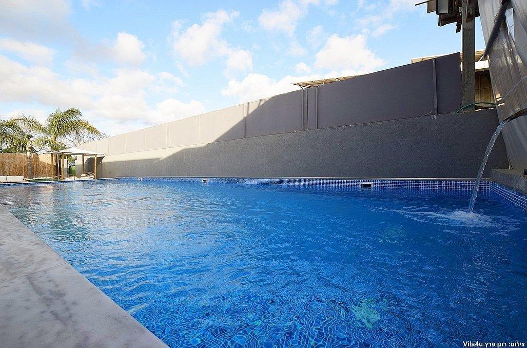 אחוזת וניש המתחם החיצוני, אחוזת וניש, וילה  בעזריקם וילות - Vila