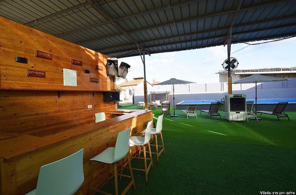 אחוזת וניש המתחם החיצוני, אחוזת וניש, וילה  בעזריקם וילות - Vila