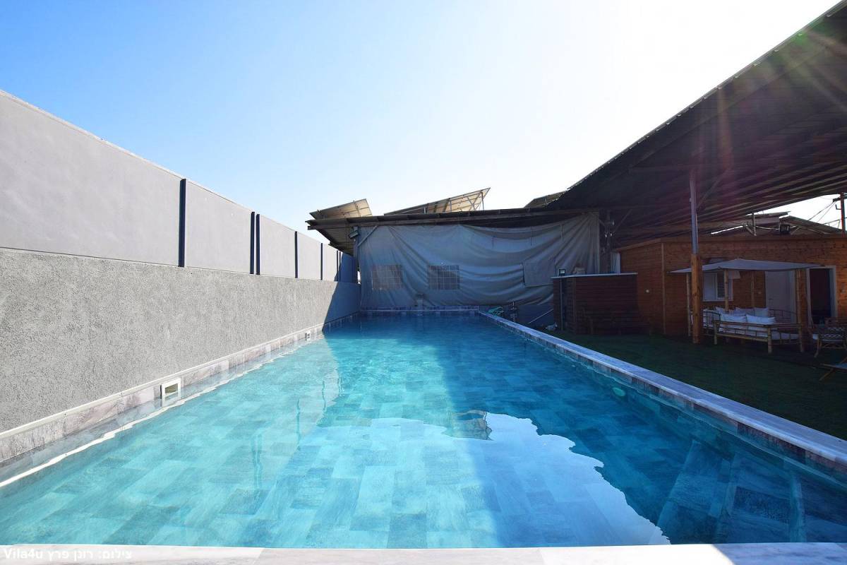 אחוזת וניש המתחם החיצוני, אחוזת וניש, וילה  בעזריקם וילות - Vila