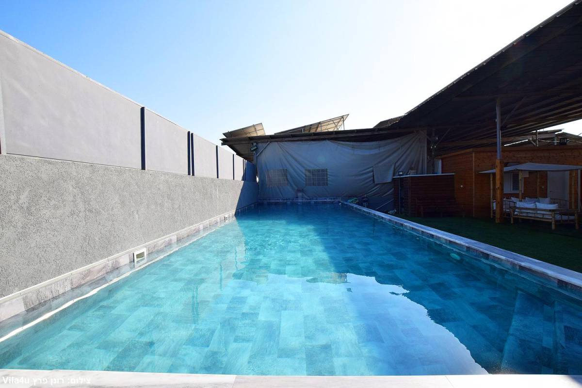 אחוזת וניש המתחם החיצוני, אחוזת וניש, וילה  בעזריקם וילות - Vila