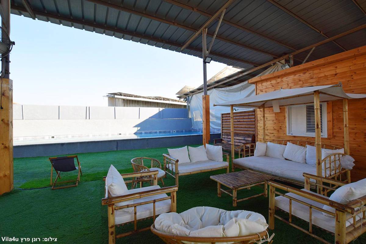 אחוזת וניש המתחם החיצוני, אחוזת וניש, וילה  בעזריקם וילות - Vila