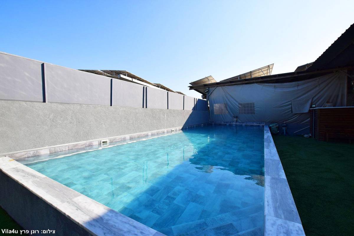 אחוזת וניש המתחם החיצוני, אחוזת וניש, וילה  בעזריקם וילות - Vila
