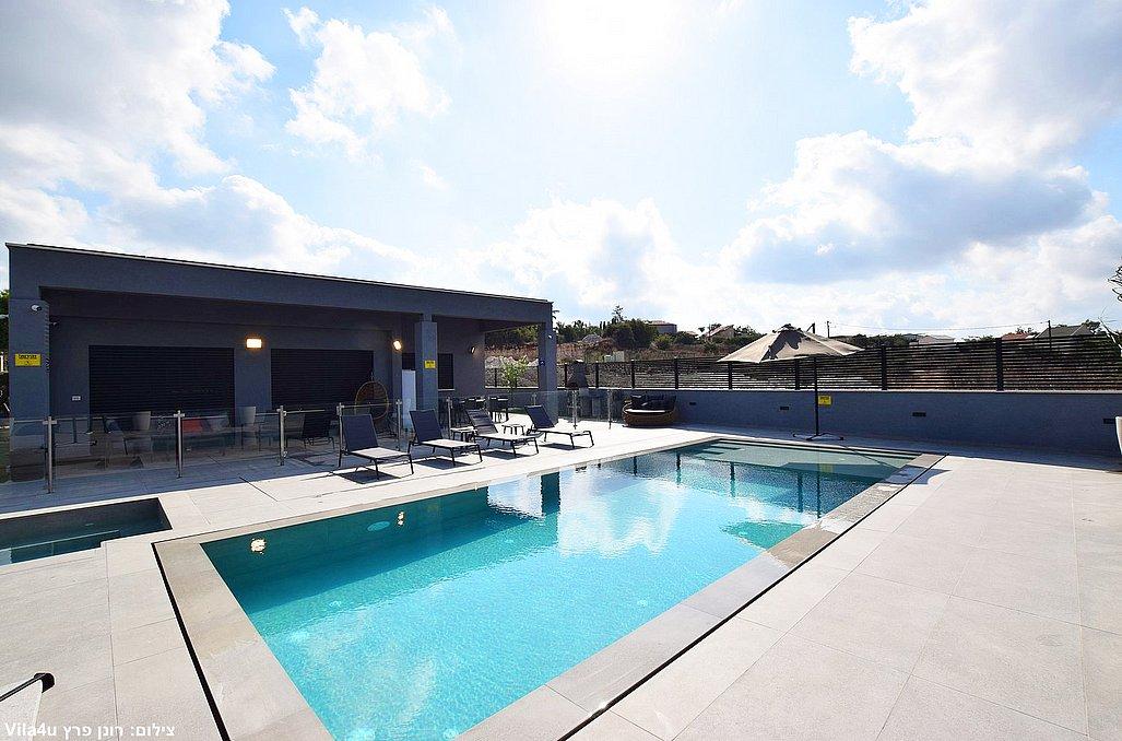 154698 המתחם החיצוני, וילה מול ההר, וילה  בשומרה וילות - Vila