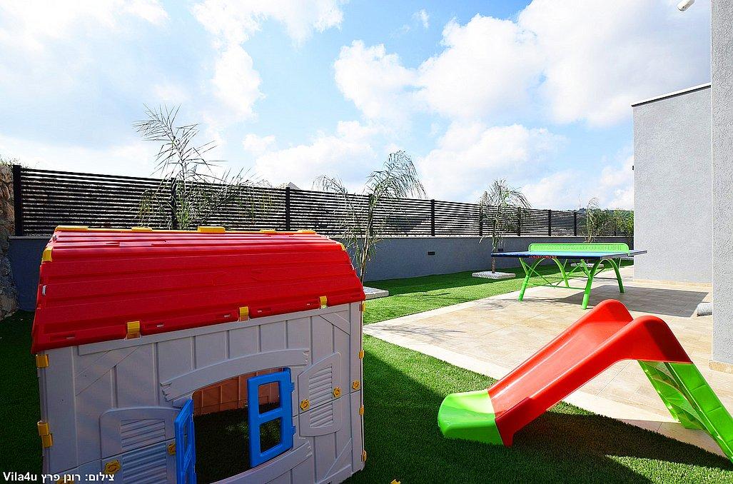 154710 המתחם החיצוני, וילה מול ההר, וילה  בשומרה וילות - Vila