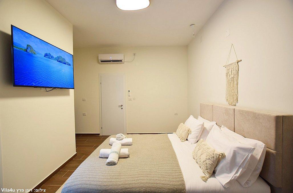 154714 מתחם פנימי - הוילה, וילה מול ההר, וילה  בשומרה וילות - Vila