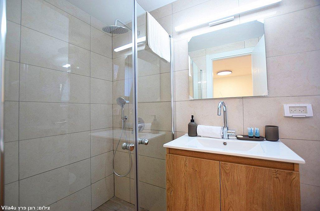 154720 גלרית הסוויטה, וילה מול ההר, וילה  בשומרה וילות - Vila