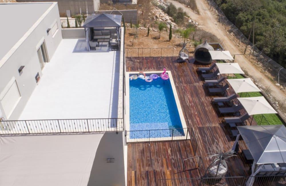 156069 המתחם החיצוני, אחוזת סאנשיין, וילה  בזרעית וילות - Vila