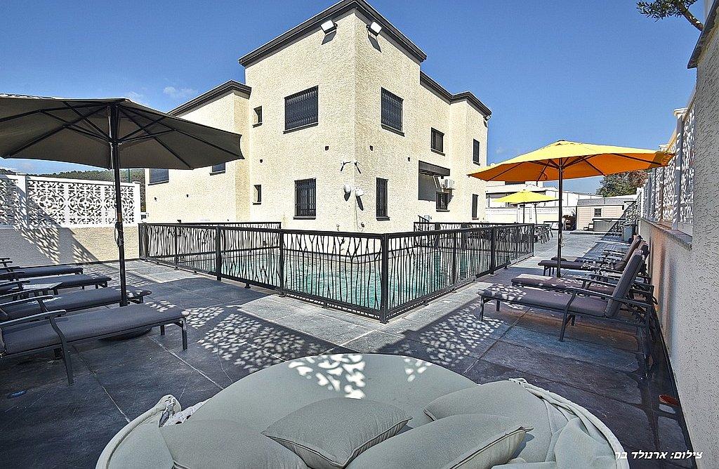 156473 גלרית חוץ, אחוזת יערה, וילה  ביערה וילות - Vila