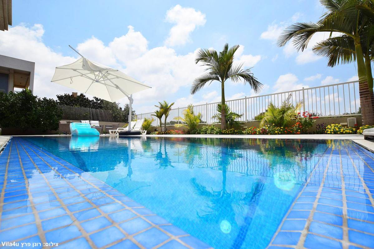 166374 הבריכה והנוף, הבריכה של ליבי, וילה  בקיסריה וילות - Vila