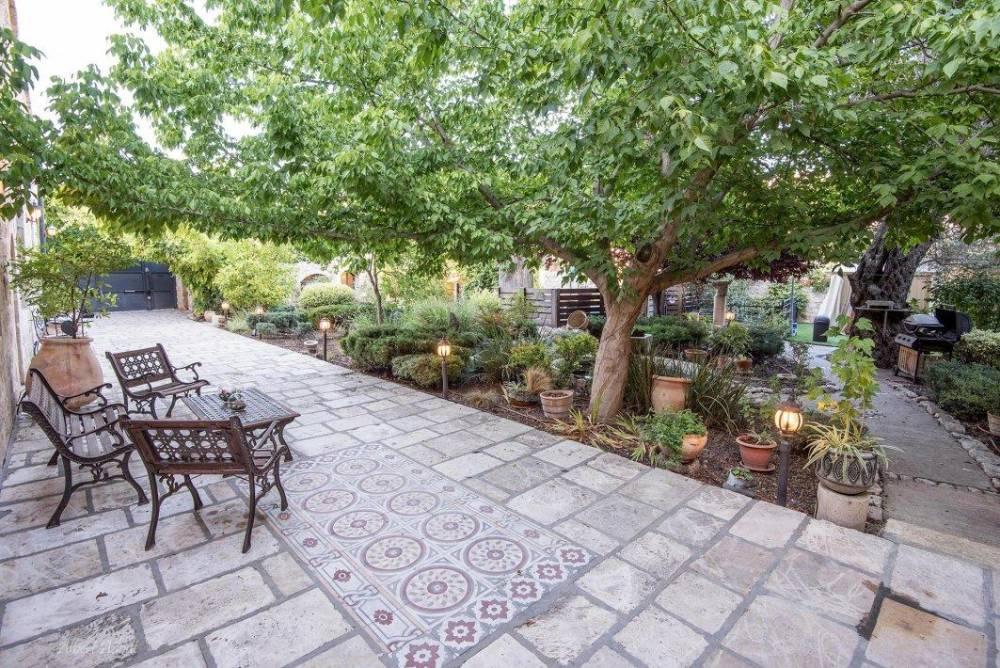 180233 החצר, אצולת אירופה - שערי צפת, וילה  בצפת וילות - Vila