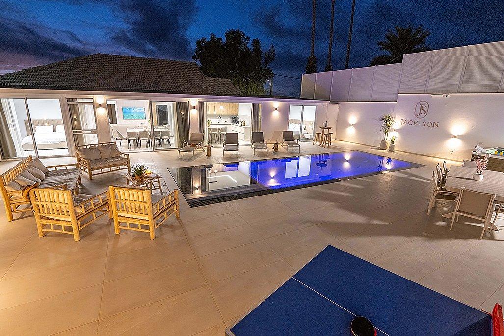 188675 המתחם החיצוני בלילה, וילה ג'קסון - Jack son, וילה  בעין יעקב וילות - Vila