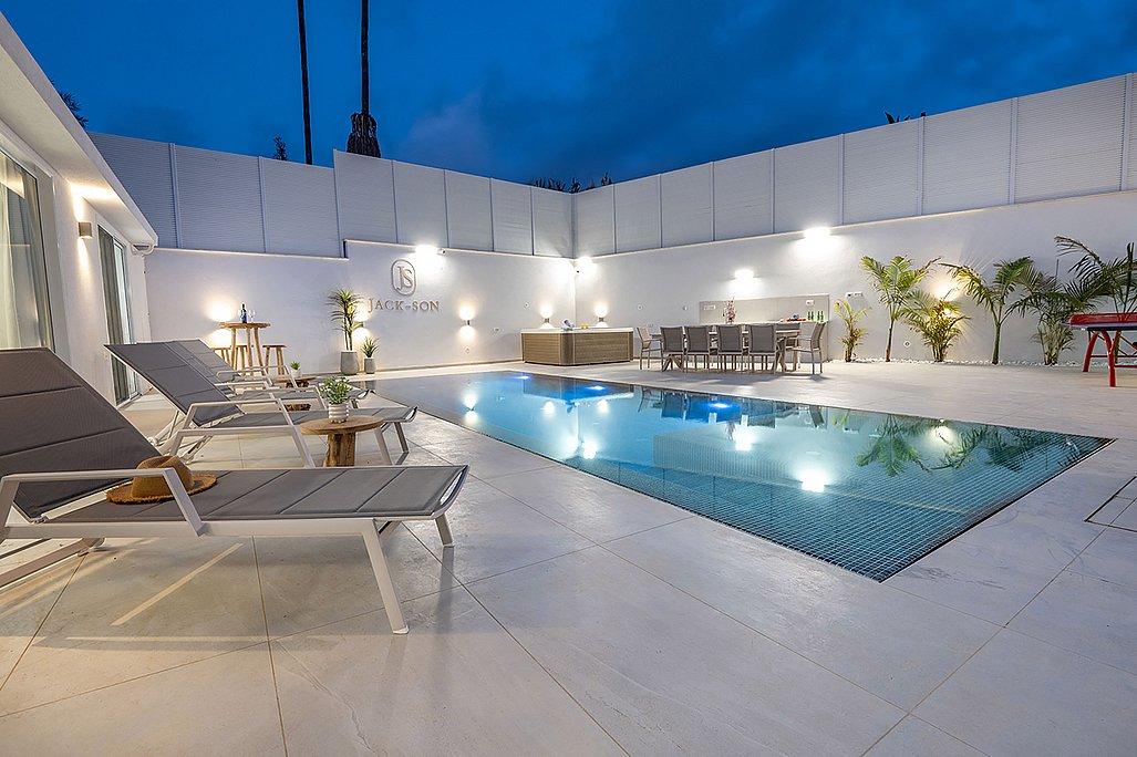 188678 המתחם החיצוני בלילה, וילה ג'קסון - Jack son, וילה  בעין יעקב וילות - Vila