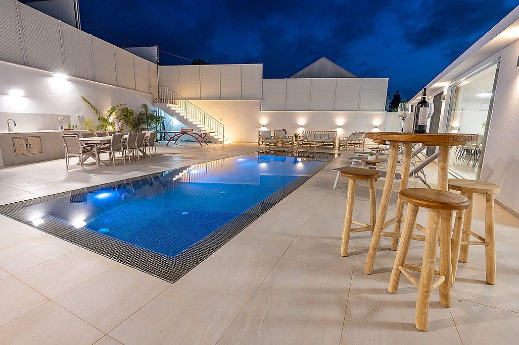 188683 המתחם החיצוני בלילה, וילה ג'קסון - Jack son, וילה  בעין יעקב וילות - Vila