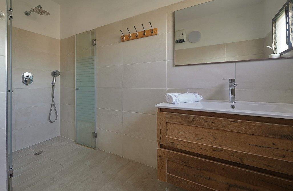 195120 גלרית פנים, שלווה במושבה - אירוח כפרי, וילה  במגדל וילות - Vila