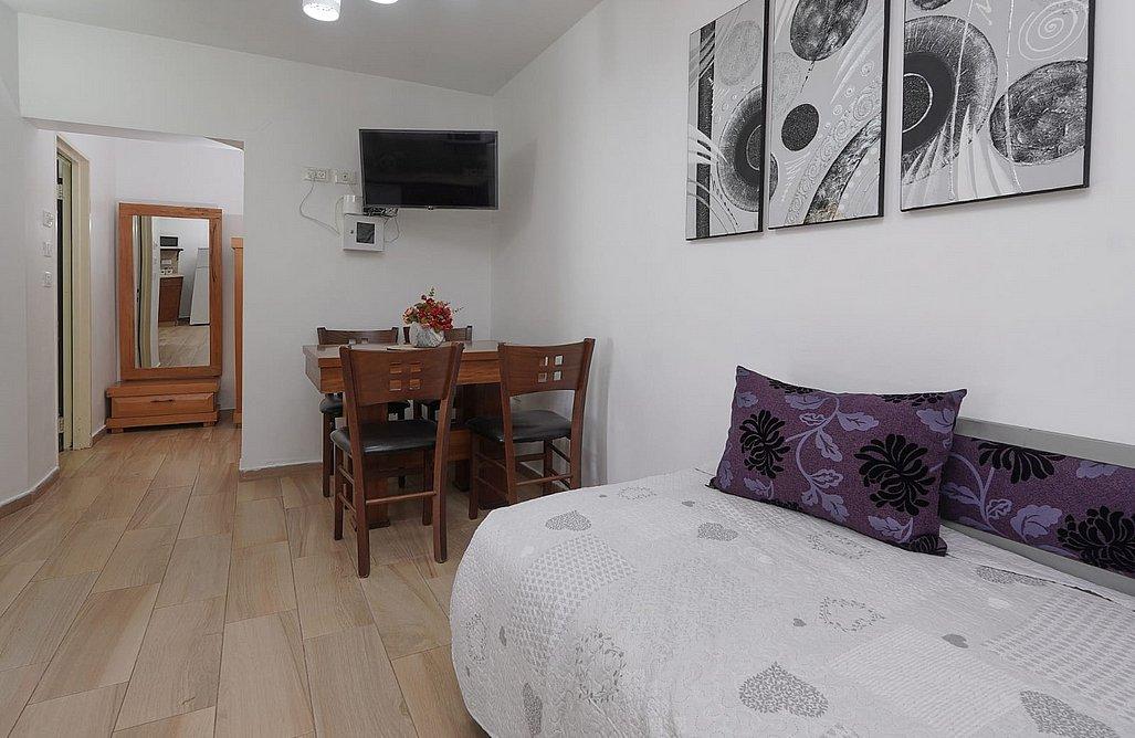 195130 גלרית פנים, שלווה במושבה - אירוח כפרי, וילה  במגדל וילות - Vila