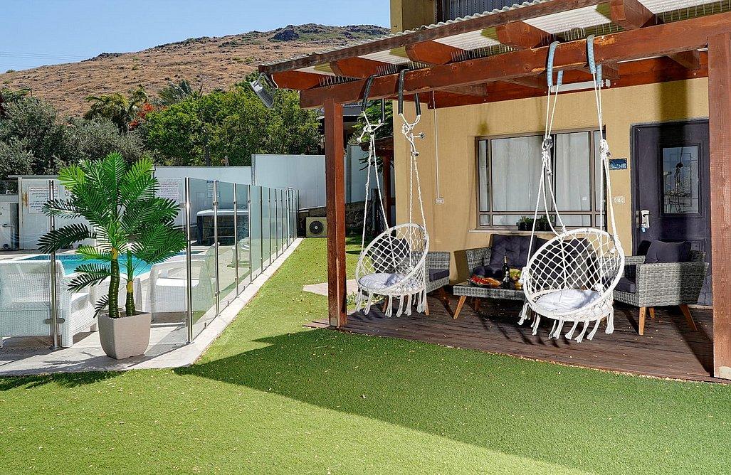 195172 גלרית חוץ, שלווה במושבה - אירוח כפרי, וילה  במגדל וילות - Vila