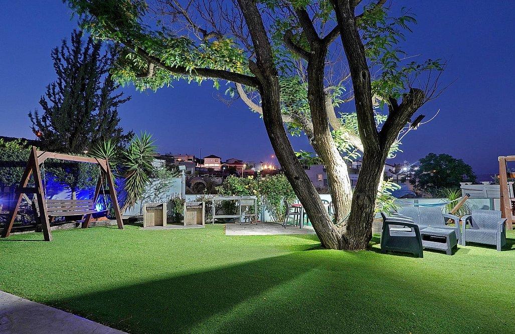 195179 גלרית חוץ, שלווה במושבה - אירוח כפרי, וילה  במגדל וילות - Vila