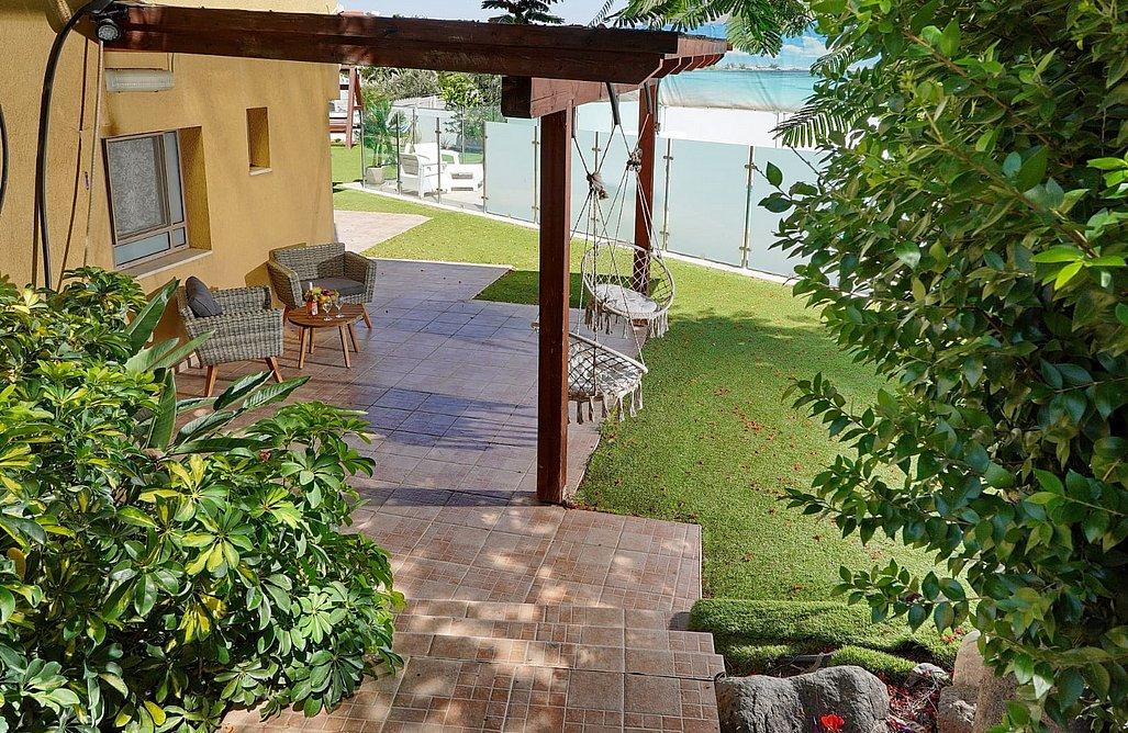 195180 גלרית חוץ, שלווה במושבה - אירוח כפרי, וילה  במגדל וילות - Vila