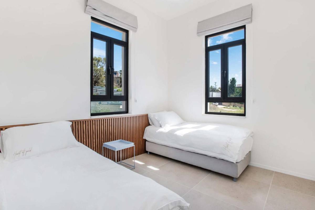 197172 סוויטות 3+4 שקד ורום, יו ג'י בוטיק -  UG Boutique Apartment hotel, וילה  בטבריה וילות - Vila