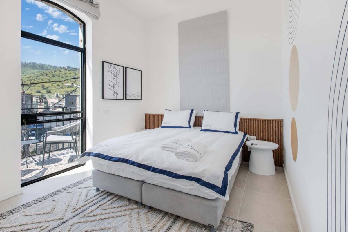 197176 סוויטות 3+4 שקד ורום, יו ג'י בוטיק -  UG Boutique Apartment hotel, וילה  בטבריה וילות - Vila