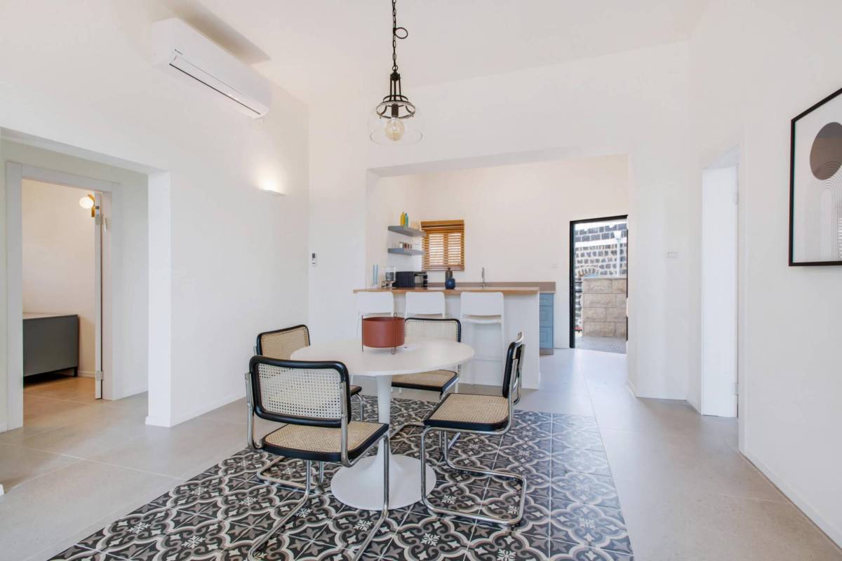 197189 סוויטות 3+4 שקד ורום, יו ג'י בוטיק -  UG Boutique Apartment hotel, וילה  בטבריה וילות - Vila