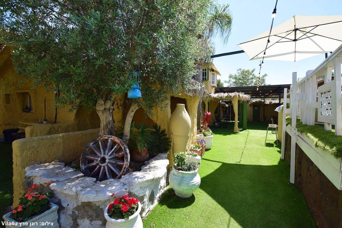 201614 מתחם הבריכה, אחוזה בגליל, וילה  בחוסן וילות - Vila