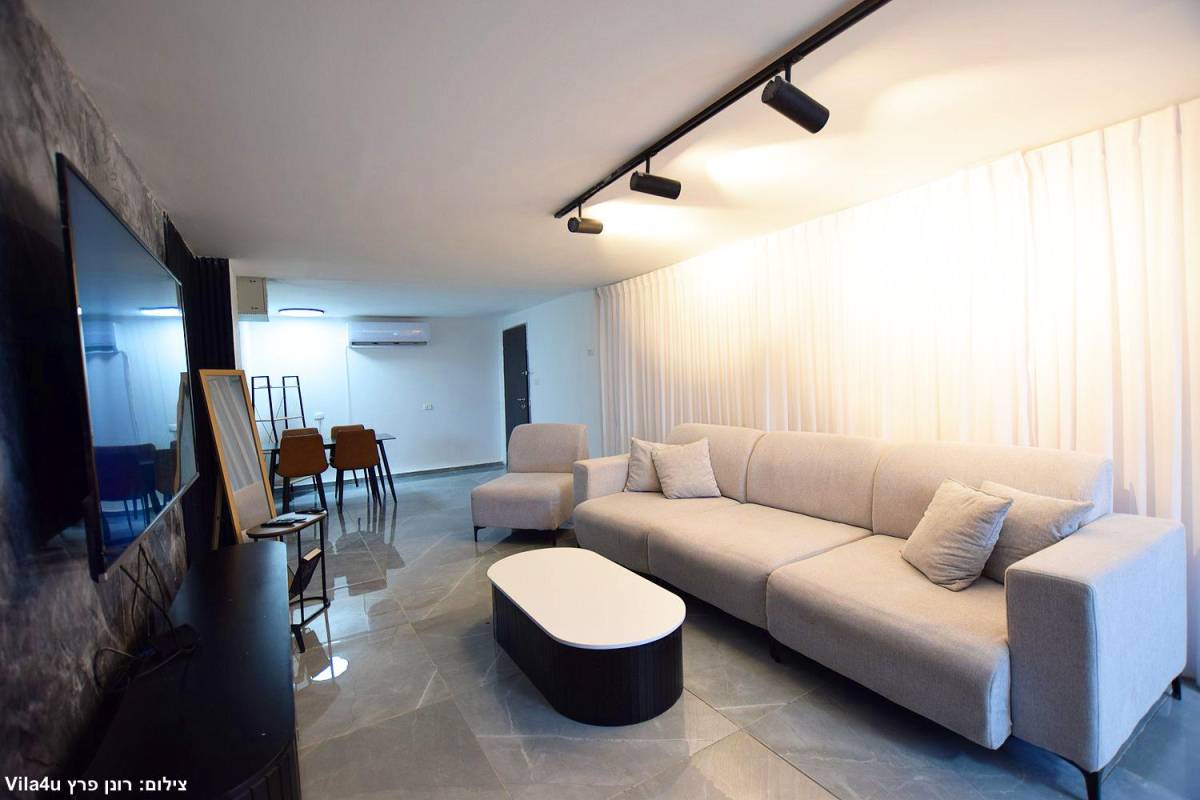 201820 גלרית פנים, וילת השחר, וילה  בעין יעקב וילות - Vila