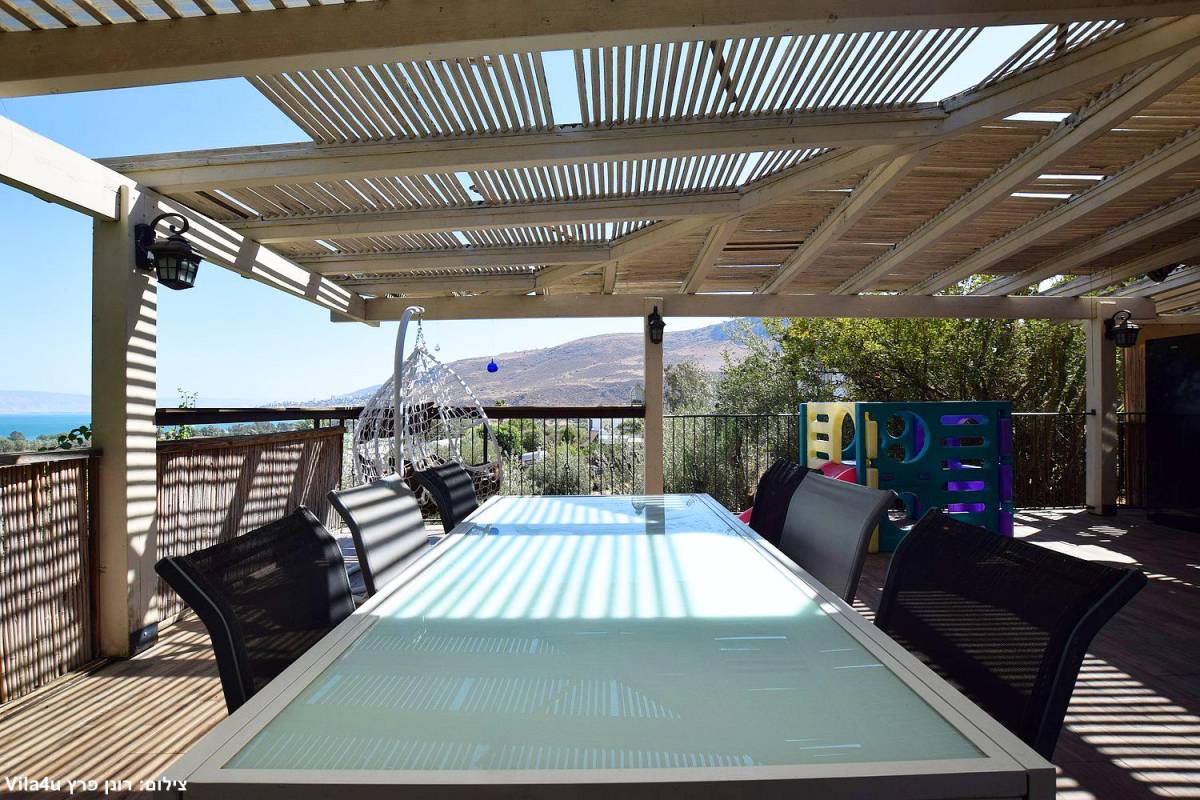 201968 חצר ונוף, וילה בין תכלת ללבן, וילה  במגדל וילות - Vila