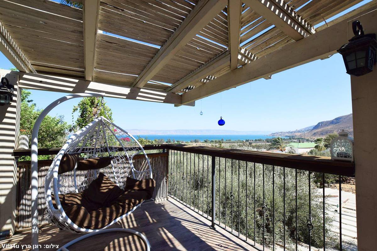 201969 חצר ונוף, וילה בין תכלת ללבן, וילה  במגדל וילות - Vila