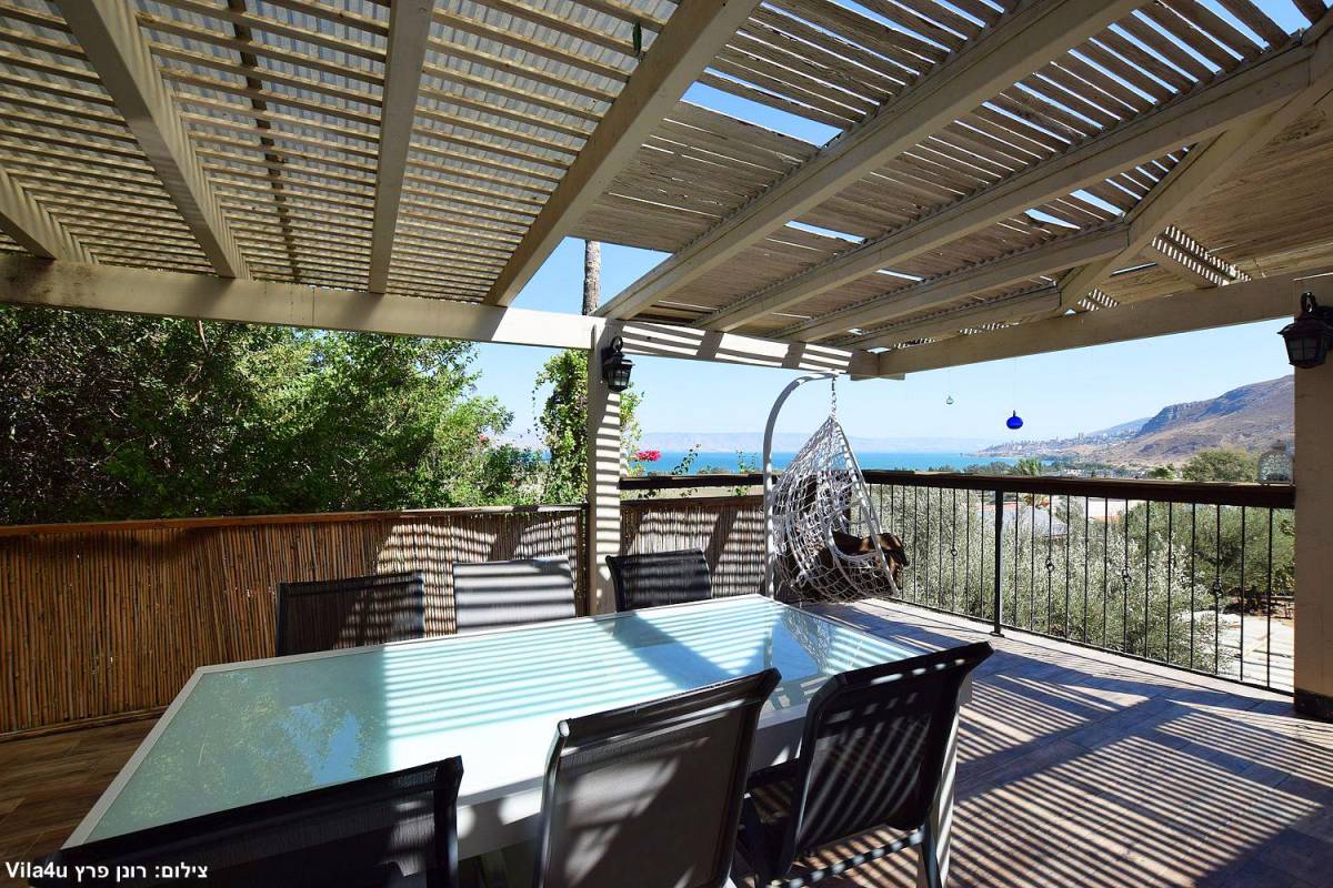 201977 חצר ונוף, וילה בין תכלת ללבן, וילה  במגדל וילות - Vila