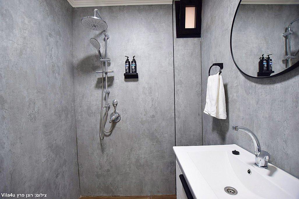 206402 הסוויטות במתחם, אחוזת לונריה, וילה  בירכא וילות - Vila