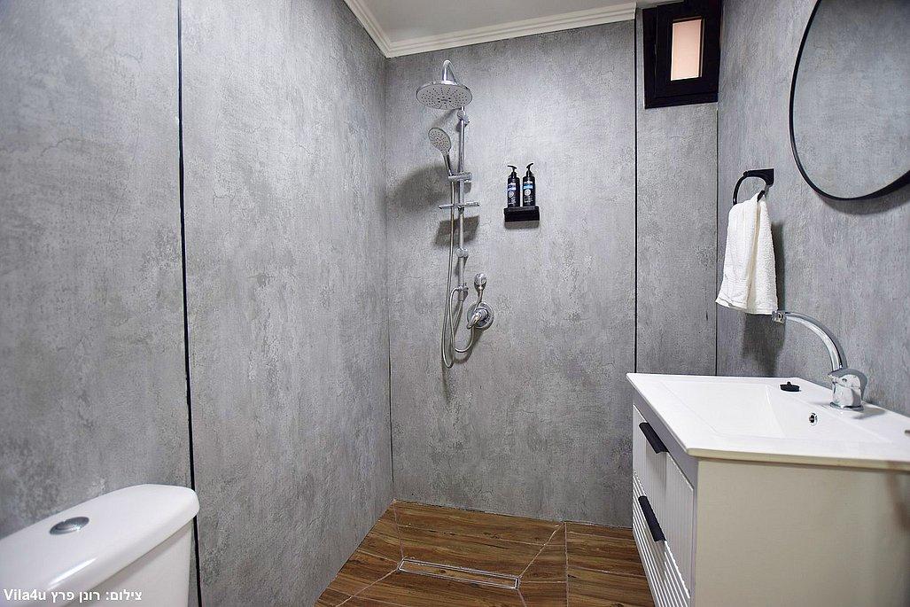 206403 הסוויטות במתחם, אחוזת לונריה, וילה  בירכא וילות - Vila