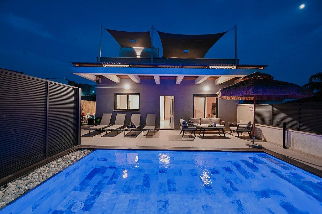 206655 המתחם בערב, וילה מגדל ריזורט, וילה  במגדל וילות - Vila