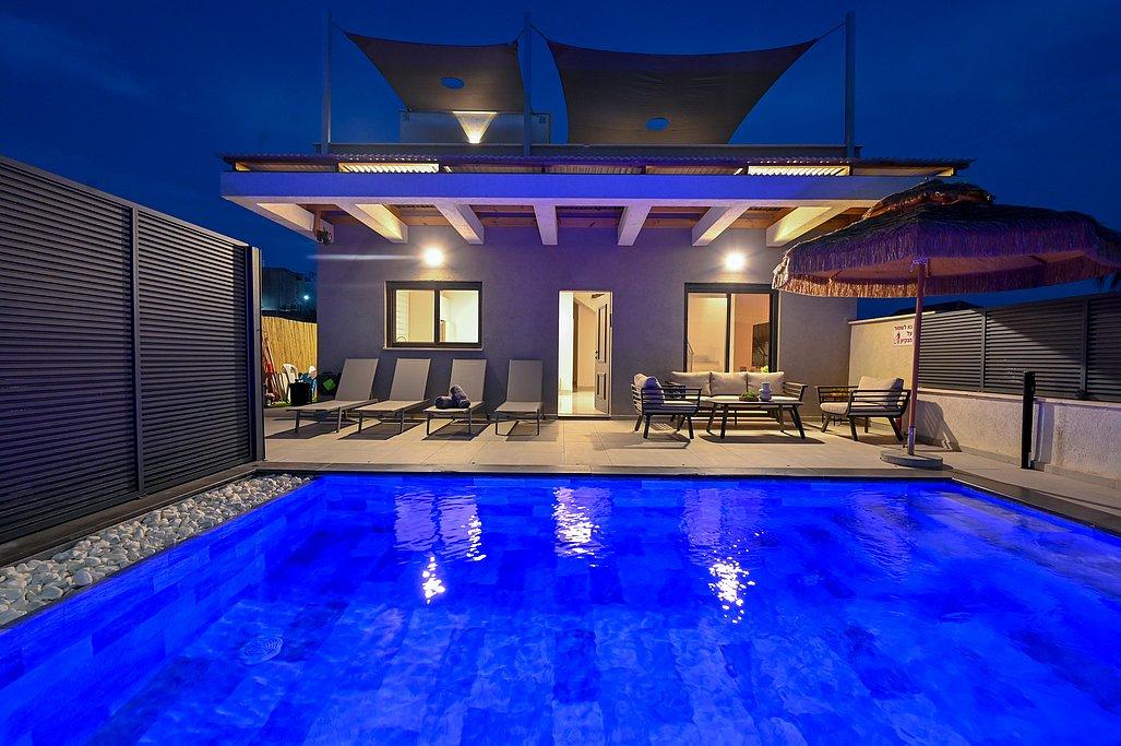 206656 המתחם בערב, וילה מגדל ריזורט, וילה  במגדל וילות - Vila