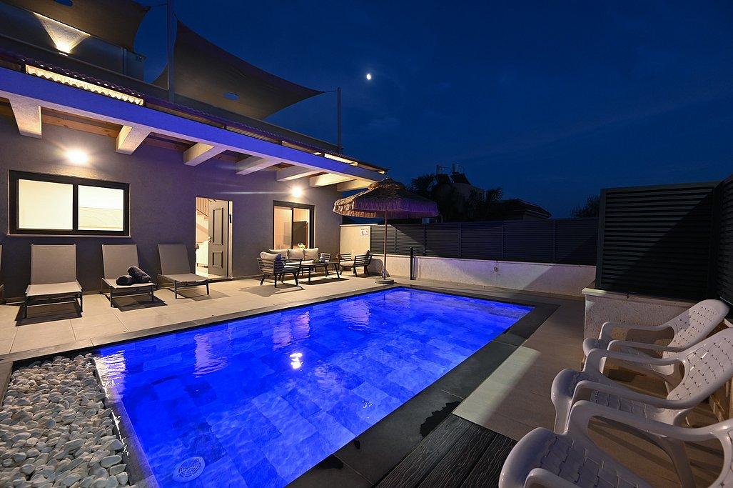 206661 המתחם בערב, וילה מגדל ריזורט, וילה  במגדל וילות - Vila