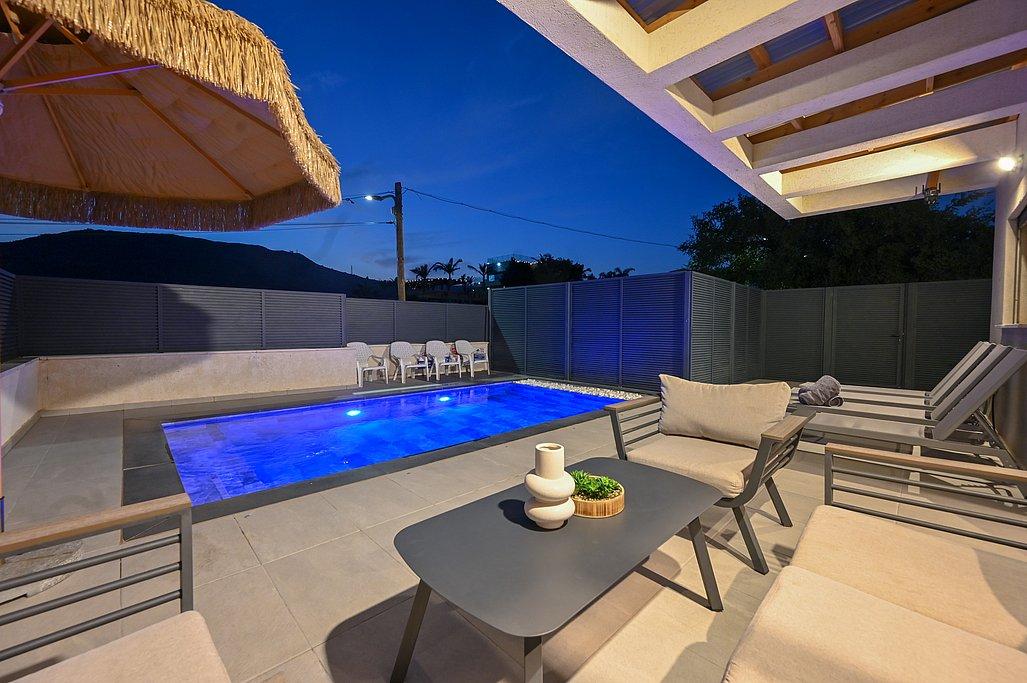 206663 המתחם בערב, וילה מגדל ריזורט, וילה  במגדל וילות - Vila