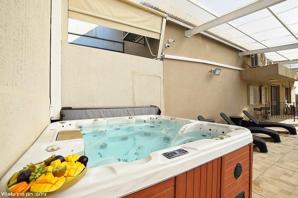 207281 מתחם מקורה בריכה וג'קוזי, אחוזת גליל, וילה  בספסופה וילות - Vila