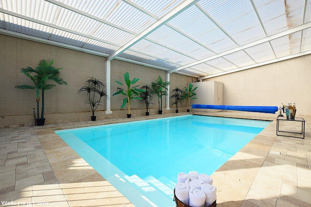 207288 מתחם מקורה בריכה וג'קוזי, אחוזת גליל, וילה  בספסופה וילות - Vila