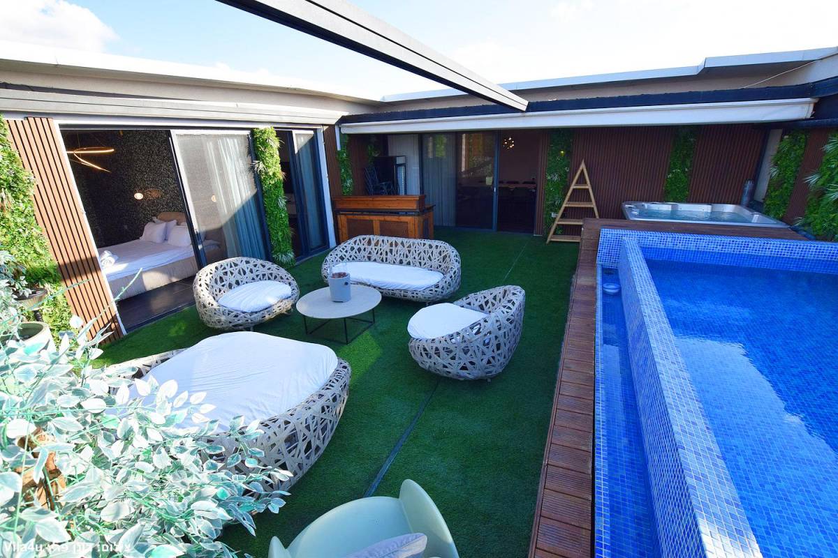 207622 מתחם חיצוני וחדר המשחקים, וילה קינג רפאל, וילה  באבן מנחם וילות - Vila