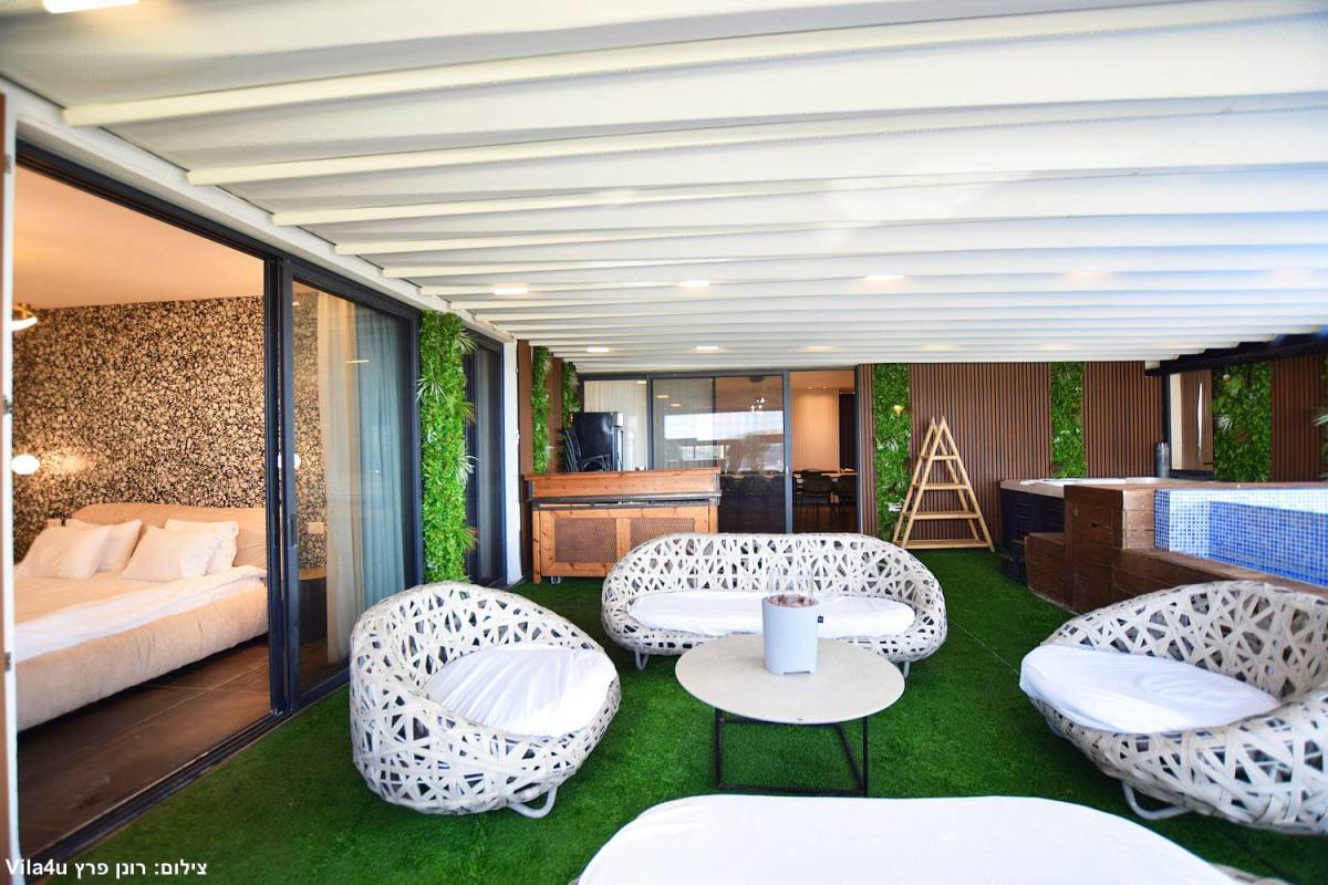 207630 מתחם הבריכה בחורף, וילה קינג רפאל, וילה  באבן מנחם וילות - Vila