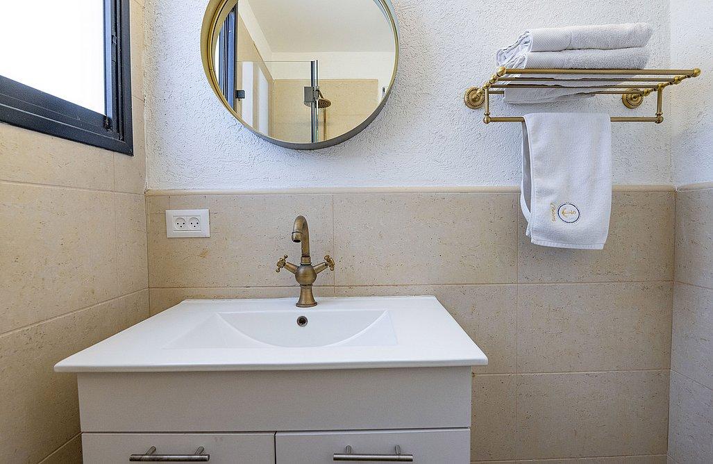 208016 דירת אירוח זוגית עם  מרפסת וגקוזי פנימי, הפנטהאוז של תל אביב, וילה  בתל אביב וילות - Vila