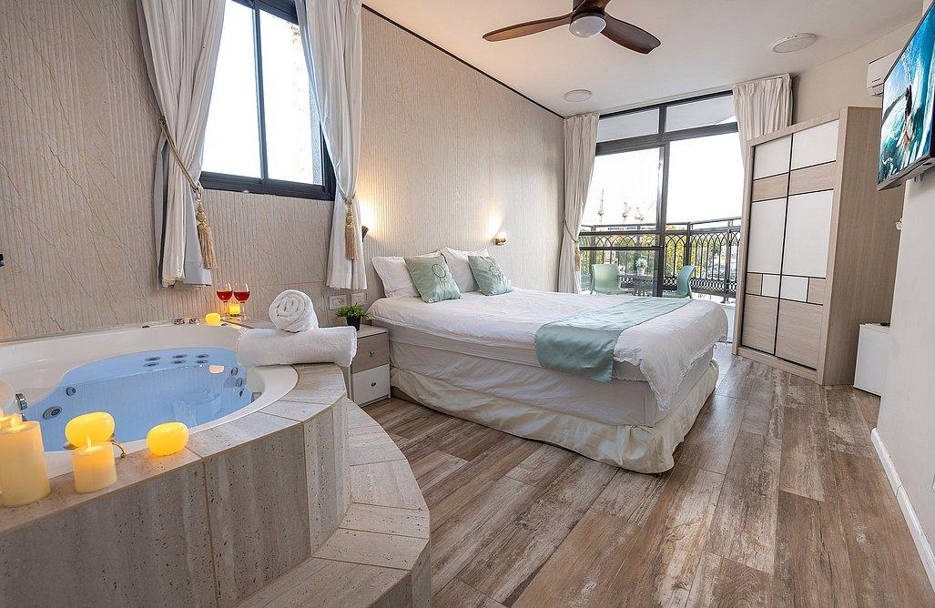 208018 דירת אירוח זוגית עם  מרפסת וגקוזי פנימי, הפנטהאוז של תל אביב, וילה  בתל אביב וילות - Vila