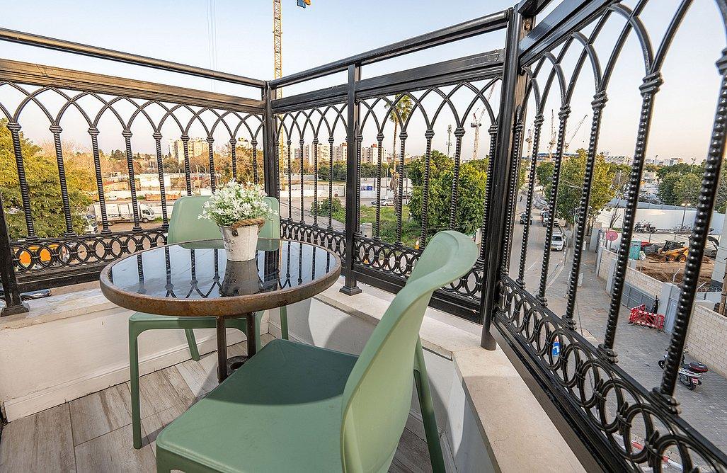 208024 דירת אירוח זוגית עם  מרפסת וגקוזי פנימי, הפנטהאוז של תל אביב, וילה  בתל אביב וילות - Vila