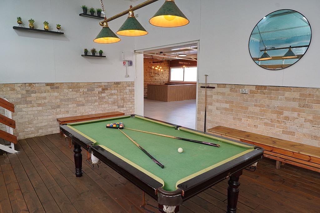 208287 בריכה ג'קוזי וסנוקר, וילה גולדן R, וילה  בעבדון וילות - Vila