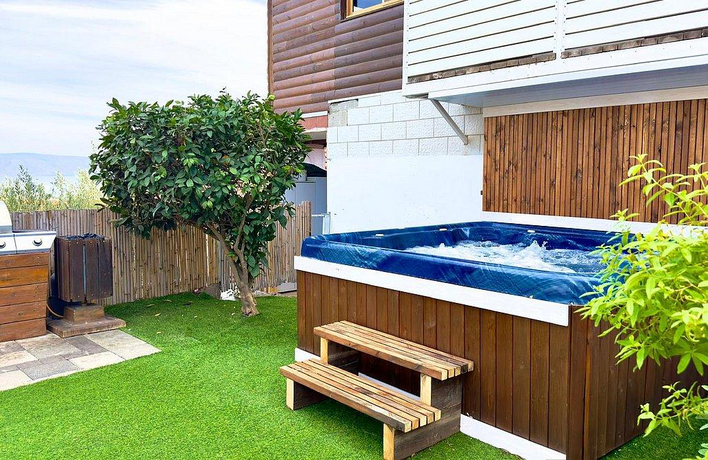 208404 חצר ונוף, וילת בית העץ במגדל, וילה  במגדל וילות - Vila