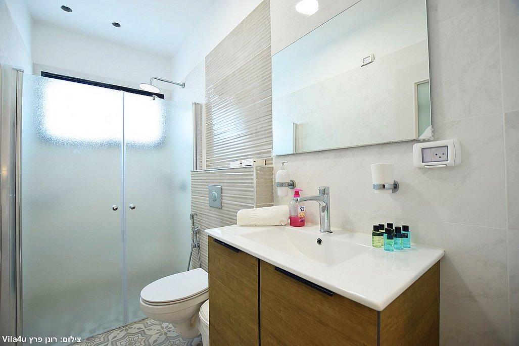 208442 גלרית פנים, וילה יפה נוף, וילה  ביבנאל וילות - Vila