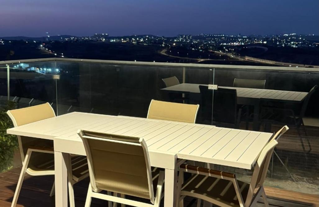 208544 חצר ונוף, וילה נווה שמואל אינדיגו, וילה  בגבעת זאב וילות - Vila