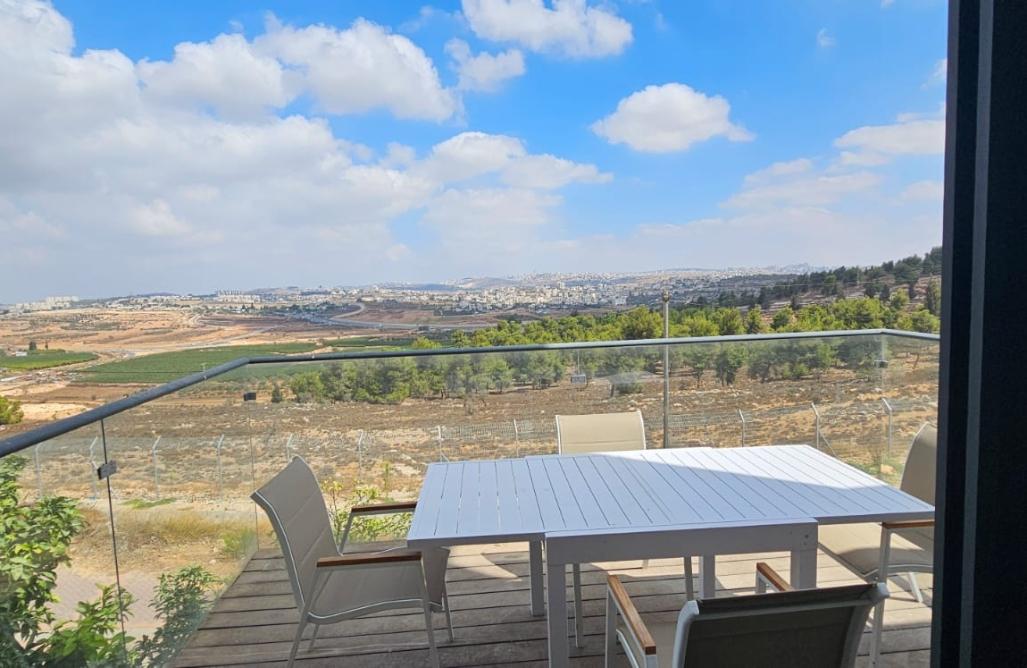 208549 חצר ונוף, וילה נווה שמואל אינדיגו, וילה  בגבעת זאב וילות - Vila