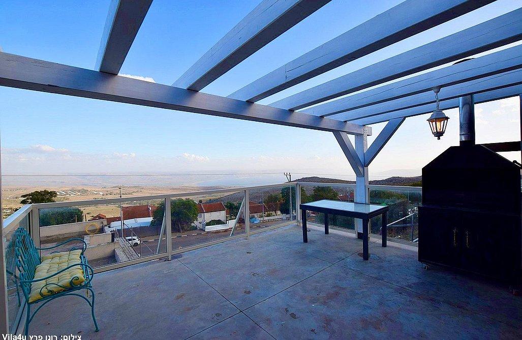 209529 מתחם החוץ המשקיף לכנרת, וילה סלו מול הכנרת, וילה  בנוף כנרת וילות - Vila
